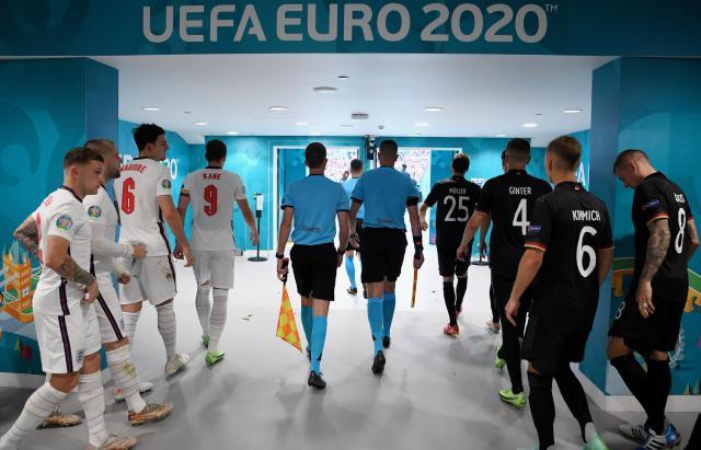 开云体育官网-【现场手记】德国出局，英德球迷大合唱《足球回家》！